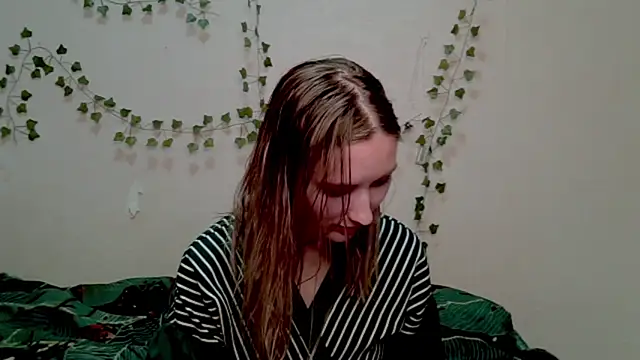  kikiclark   online show from 11-05-25, 06:19