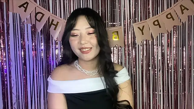 Snapshot of WonderMira chatting on 10-20-25, 01:11 WonderMira online show from 10-20-25, 01:11