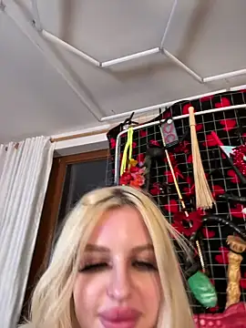 Steffi Snowbunny online show from 05-06-26, 10:15