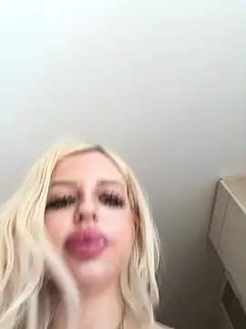 Steffi Snowbunny online show from 06-18-26, 01:15