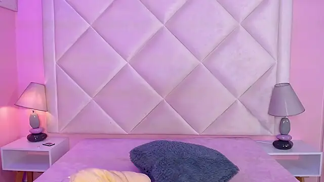 Snapshot of Miaa_Smithh__ chatting on 10-23-25, 11:31 Miaa Smithh online show from 10-23-25, 11:31