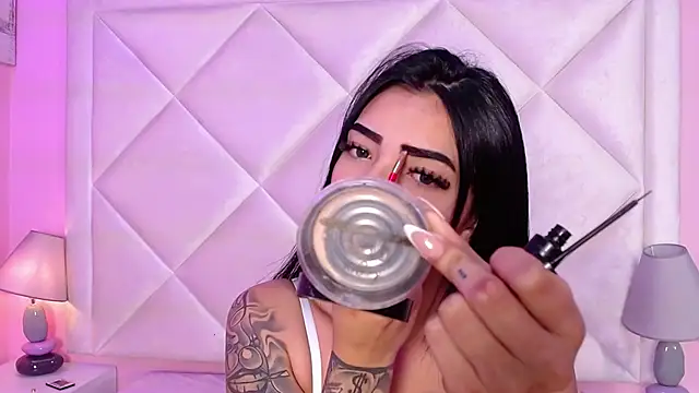 Snapshot of Miaa_Smithh__ chatting on 10-24-25, 11:39 Miaa Smithh online show from 10-24-25, 11:39