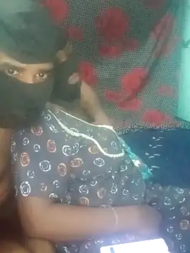 Snapshot of telugucouplee22 chatting on 09-09-25, 05:23 telugucouplee22 online show from 09-09-25, 05:23