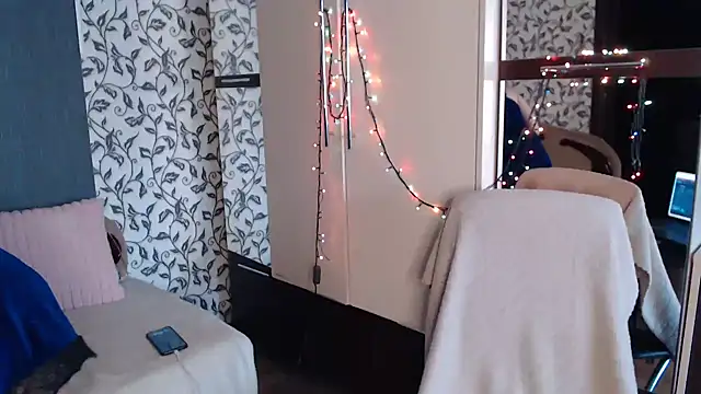 Snapshot of AmoraLuv chatting on 02-25-26, 10:47 AmoraLuv online show from 02-25-26, 10:47