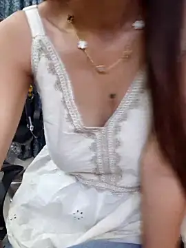Snapshot of siya_rani67 chatting on 06-05-26, 03:18 siya rani67 online show from 06-05-26, 03:18