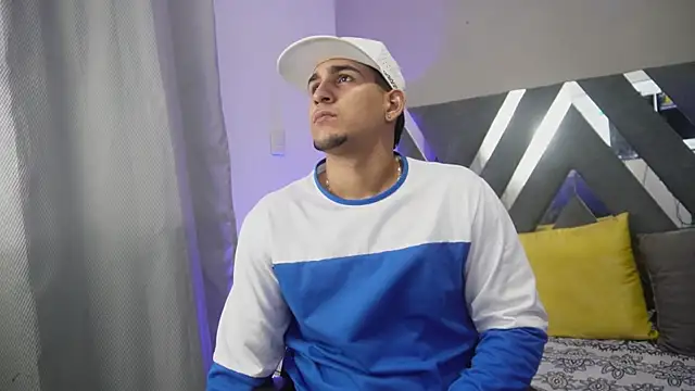 massimo vidal  online show from 10-04-25, 03:37