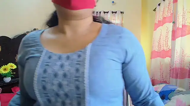 Snapshot of Elena_cruz5 chatting on 02-15-26, 04:53 Elena cruz5 online show from 02-15-26, 04:53