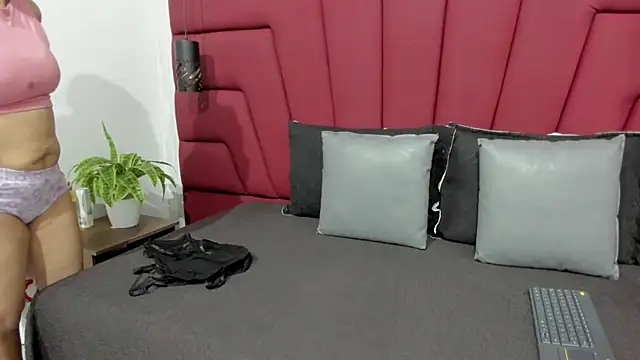 Miranda Laurent online show from 09-11-25, 07:36
