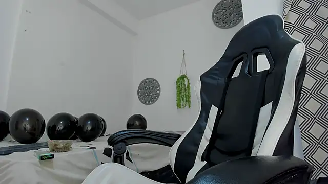 Jax Maliq online show from 10-16-25, 06:03