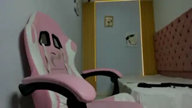 Jax Maliq online show from 10-19-25, 01:50