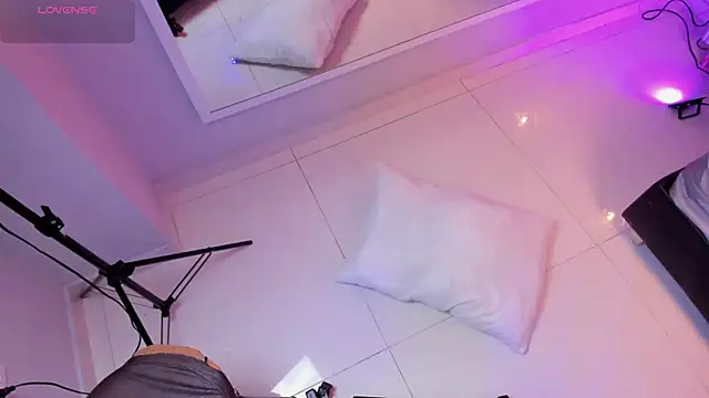 Mia Valentine  online show from 11-10-25, 09:03