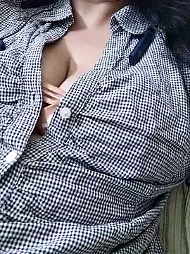 Janvi -Love online show from 09-26-25, 05:39