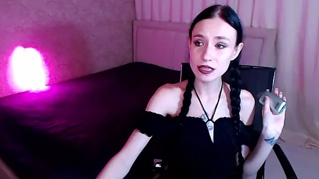 KiraBennett online show from 09-19-25, 04:29