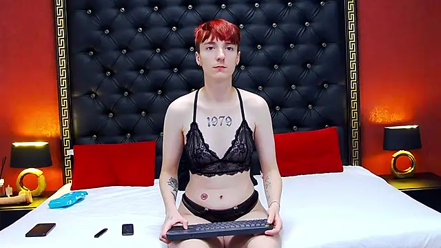 Luna Devil  online show from 11-05-25, 06:30