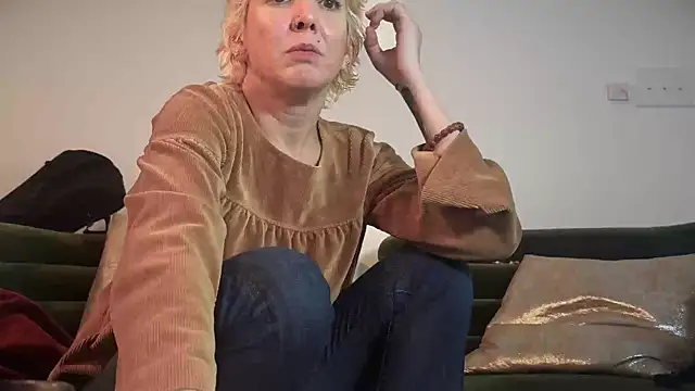 Snapshot of averysage333 chatting on 09-19-25, 03:45 averysage333 online show from 09-19-25, 03:45