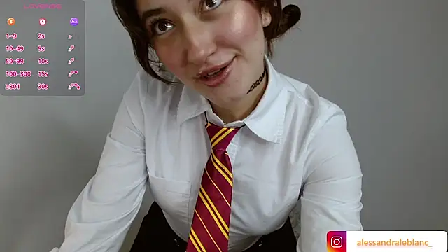 Snapshot of AlessandraLB chatting on 09-10-25, 10:15 AlessandraLB online show from 09-10-25, 10:15