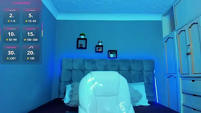 Snapshot of Obsessions_of_lua chatting on 09-28-25, 03:23 Obsessions of lua online show from 09-28-25, 03:23