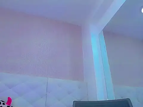 Snapshot of hanna_sweett34 chatting on 10-24-25, 05:26 hanna sweett34 online show from 10-24-25, 05:26