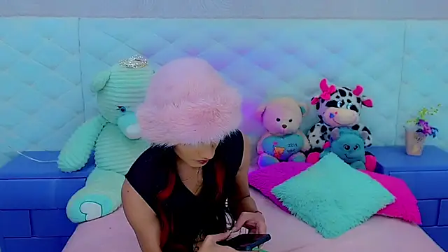 Snapshot of hanna_sweett34 chatting on 10-29-25, 10:33 hanna sweett34 online show from 10-29-25, 10:33