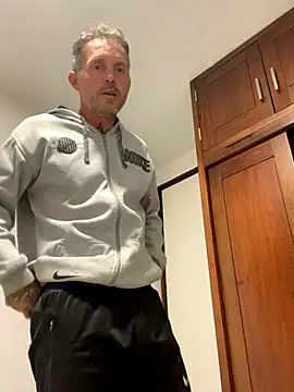 Snapshot of MagicLex1 chatting on 10-11-25, 05:17 MagicLex1 online show from 10-11-25, 05:17