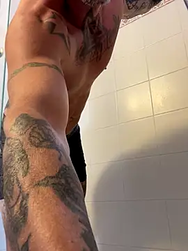 Snapshot of MagicLex1 chatting on 10-26-25, 05:19 MagicLex1 online show from 10-26-25, 05:19