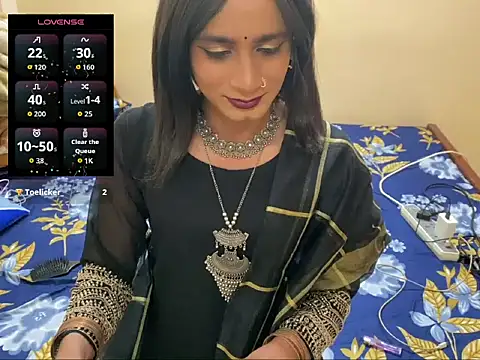 Snapshot of LuvLayla chatting on 04-09-26, 11:32 LuvLayla online show from 04-09-26, 11:32