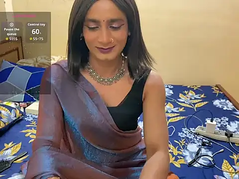 Snapshot of LuvLayla chatting on 04-10-26, 09:19 LuvLayla online show from 04-10-26, 09:19