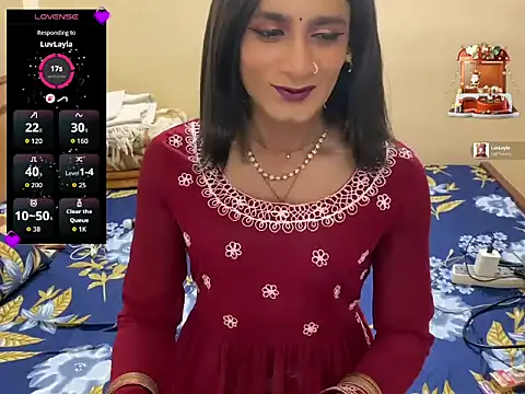 Snapshot of LuvLayla chatting on 04-12-26, 08:25 LuvLayla online show from 04-12-26, 08:25