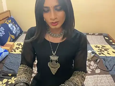Snapshot of LuvLayla chatting on 04-19-26, 08:44 LuvLayla online show from 04-19-26, 08:44