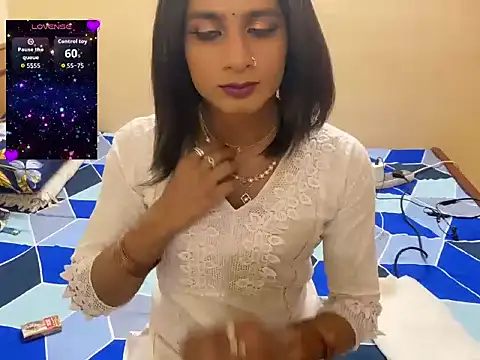 Snapshot of LuvLayla chatting on 04-22-26, 08:10 LuvLayla online show from 04-22-26, 08:10
