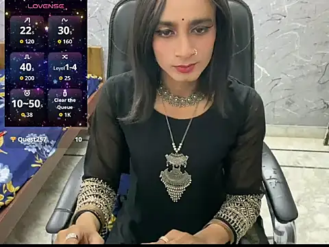 Snapshot of LuvLayla chatting on 06-13-26, 10:08 LuvLayla online show from 06-13-26, 10:08
