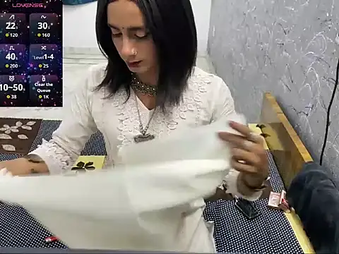 Snapshot of LuvLayla chatting on 06-24-26, 08:19 LuvLayla online show from 06-24-26, 08:19