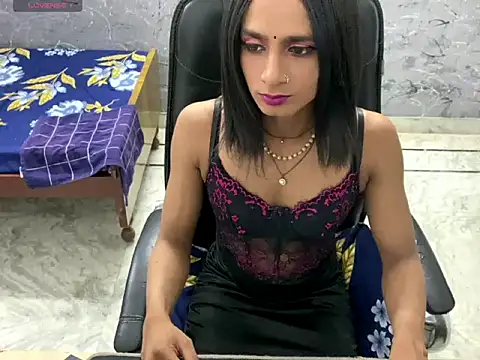 Snapshot of LuvLayla chatting on 07-23-26, 06:39 LuvLayla online show from 07-23-26, 06:39