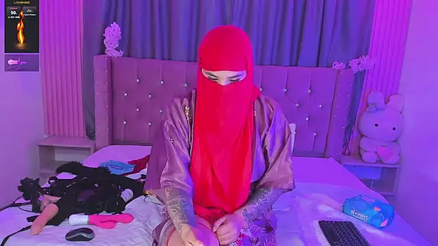 Nayla-Mouna online show from 06-17-26, 07:44