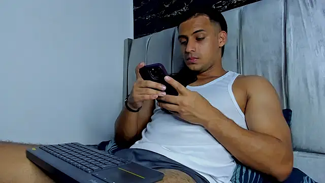 Snapshot of Thomas_Wayne chatting on 03-24-26, 06:40 Thomas Wayne online show from 03-24-26, 06:40