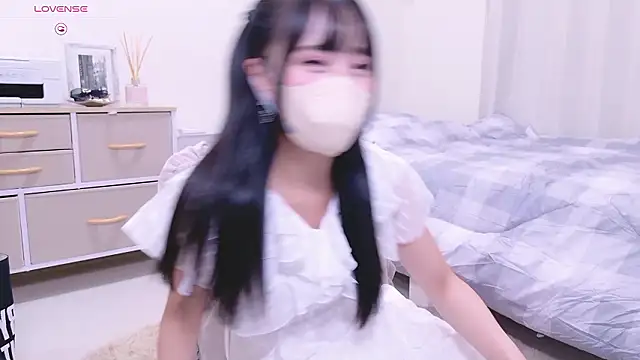 Snapshot of YURi_luv chatting on 09-19-25, 06:48 YURi luv online show from 09-19-25, 06:48