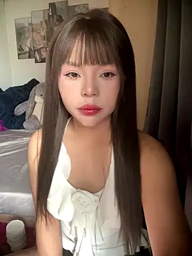 Snapshot of SarahBeii chatting on 10-15-25, 03:17 SarahBeii online show from 10-15-25, 03:17