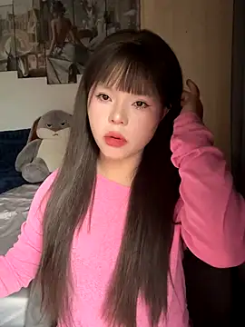 Snapshot of SarahBeii chatting on 10-27-25, 03:43 SarahBeii online show from 10-27-25, 03:43