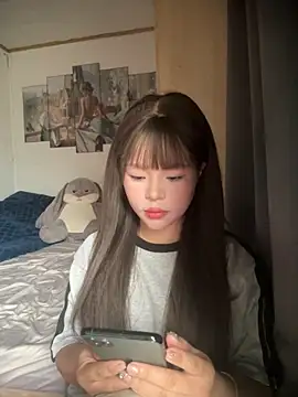 Snapshot of SarahBeii chatting on 10-28-25, 03:10 SarahBeii online show from 10-28-25, 03:10