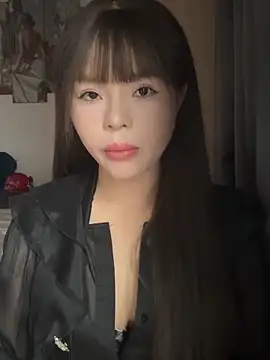 Snapshot of SarahBeii chatting on 11-05-25, 03:28 SarahBeii online show from 11-05-25, 03:28