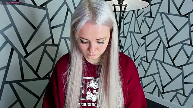 Snapshot of Joyce_Howard chatting on 10-07-25, 02:09 Joyce Howard online show from 10-07-25, 02:09