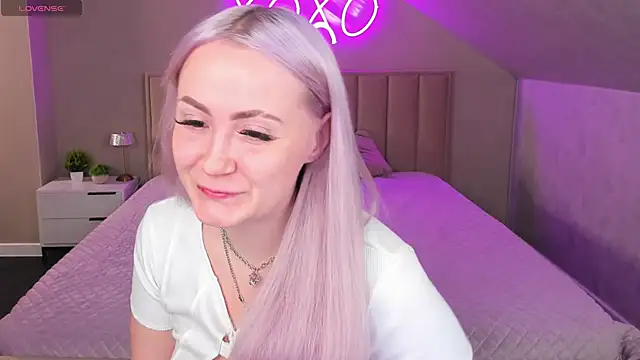 Snapshot of Joyce_Howard chatting on 10-14-25, 09:21 Joyce Howard online show from 10-14-25, 09:21