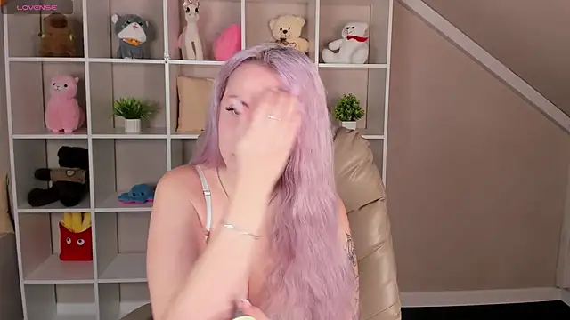 Snapshot of Joyce_Howard chatting on 10-26-25, 02:28 Joyce Howard online show from 10-26-25, 02:28