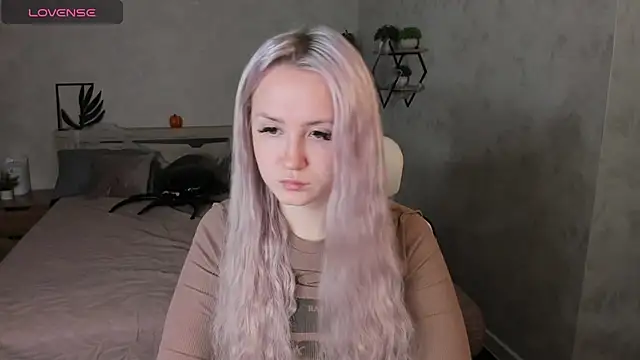 Snapshot of Joyce_Howard chatting on 11-02-25, 02:25 Joyce Howard online show from 11-02-25, 02:25