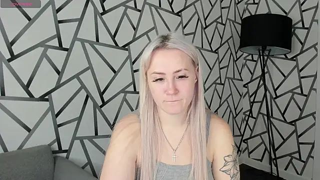 Snapshot of Joyce_Howard chatting on 11-04-25, 02:43 Joyce Howard online show from 11-04-25, 02:43