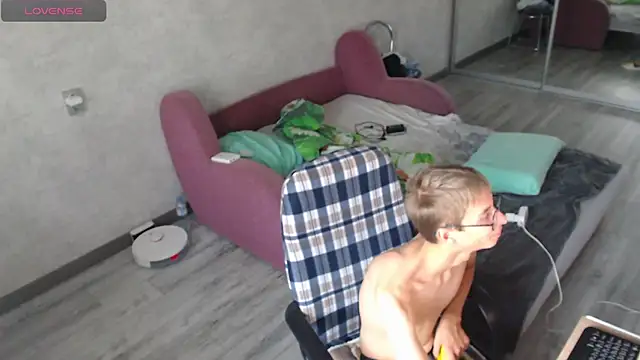 glasses cat online show from 09-14-25, 02:49