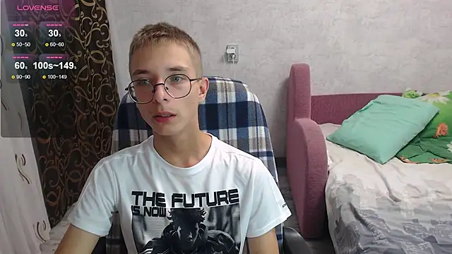 glasses cat online show from 09-21-25, 05:14