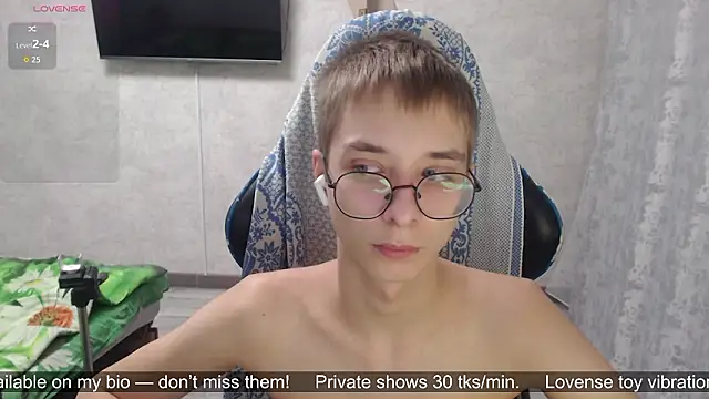 glasses cat online show from 03-11-26, 06:36