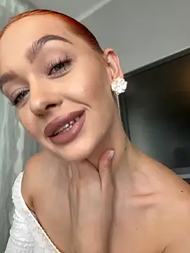 Snapshot of LittleFox___ chatting on 09-27-25, 06:29 LittleFox online show from 09-27-25, 06:29