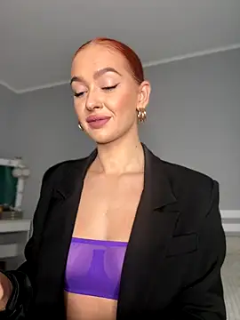 Snapshot of LittleFox___ chatting on 10-06-25, 07:06 LittleFox online show from 10-06-25, 07:06